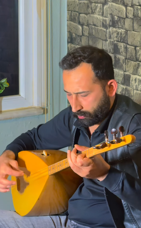 Ali Aksöz hakkında